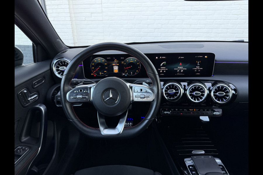 Mercedes-Benz A-Klasse 200 Business Solution AMG | Pano | MultiBeam LED | Ambient Light | Memory | Keyless | 18 inch