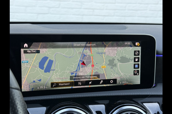 Mercedes-Benz A-Klasse 200 Business Solution AMG | Pano | MultiBeam LED | Ambient Light | Memory | Keyless | 18 inch