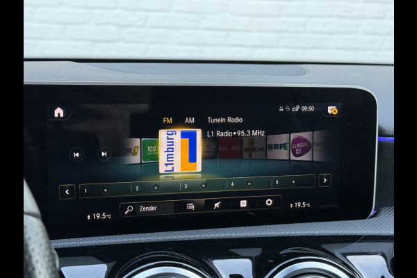 Mercedes-Benz A-Klasse 200 Business Solution AMG | Pano | MultiBeam LED | Ambient Light | Memory | Keyless | 18 inch