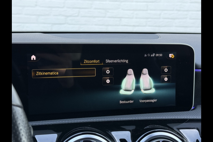 Mercedes-Benz A-Klasse 200 Business Solution AMG | Pano | MultiBeam LED | Ambient Light | Memory | Keyless | 18 inch