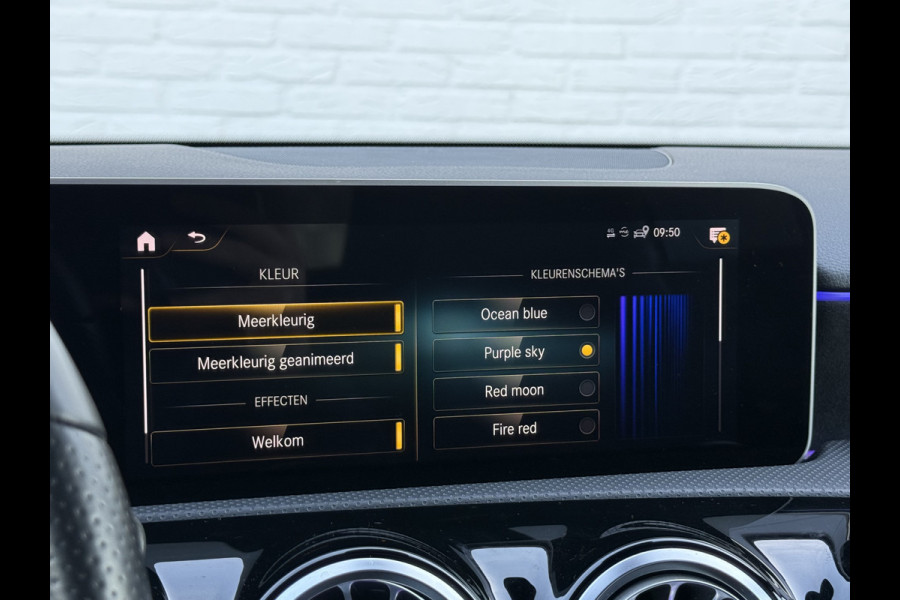 Mercedes-Benz A-Klasse 200 Business Solution AMG | Pano | MultiBeam LED | Ambient Light | Memory | Keyless | 18 inch