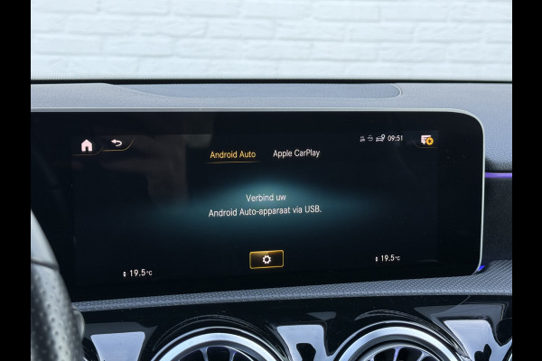 Mercedes-Benz A-Klasse 200 Business Solution AMG | Pano | MultiBeam LED | Ambient Light | Memory | Keyless | 18 inch
