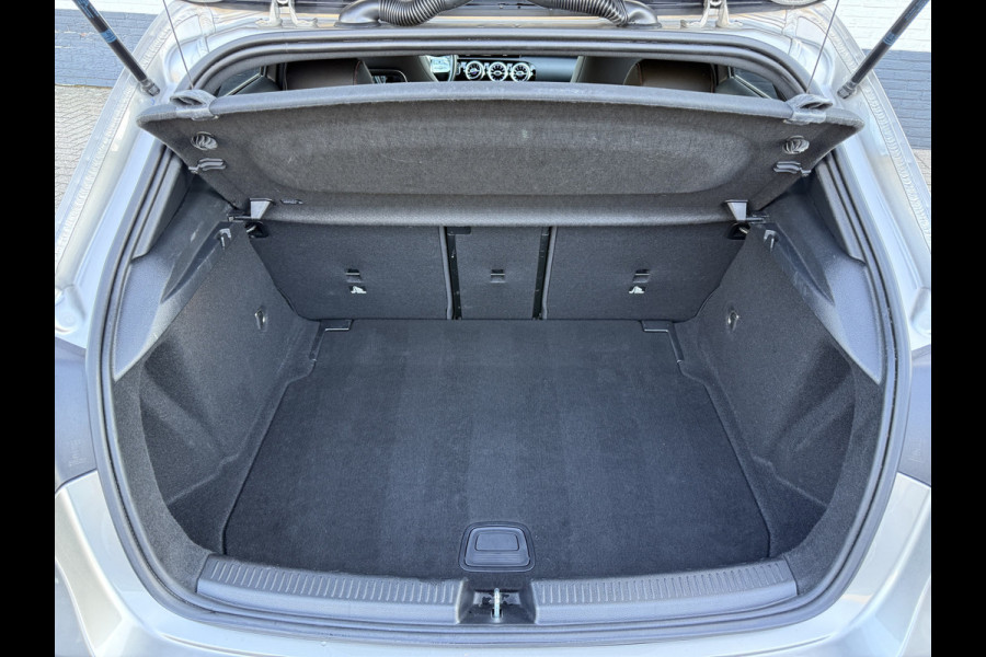 Mercedes-Benz A-Klasse 200 Business Solution AMG | Pano | MultiBeam LED | Ambient Light | Memory | Keyless | 18 inch