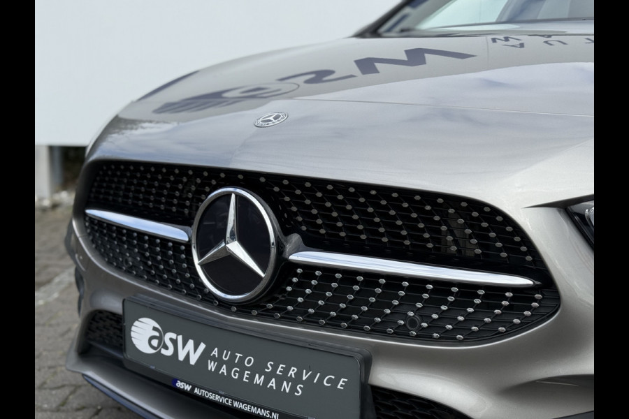 Mercedes-Benz A-Klasse 200 Business Solution AMG | Pano | MultiBeam LED | Ambient Light | Memory | Keyless | 18 inch