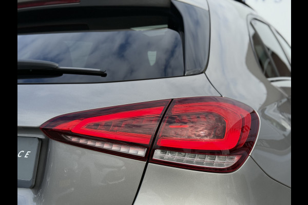 Mercedes-Benz A-Klasse 200 Business Solution AMG | Pano | MultiBeam LED | Ambient Light | Memory | Keyless | 18 inch