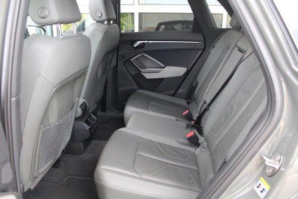 Audi Q3 35 TFSI S-Line | Pano | Sfeer | Matrix | Stoelverwarming