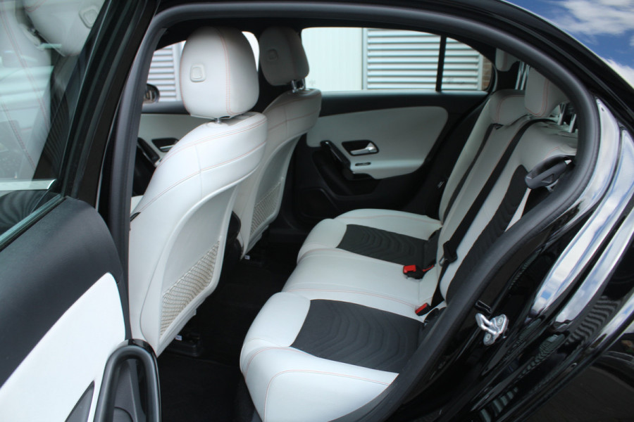 Mercedes-Benz A-Klasse 160 109pk Advantage Widescreen Leder Clima Cruise Navi Camera LMV