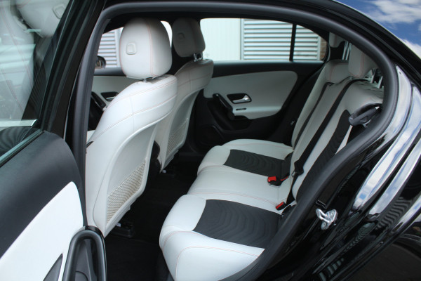 Mercedes-Benz A-Klasse 160 109pk Advantage Widescreen Leder Clima Cruise Navi Camera LMV