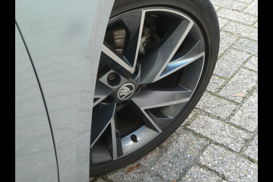 Škoda Superb 1.4 TSI iV Sportline Plug-in|Memory|Matrix-LED|Alcantara|Keyless-Entry/Go|Adaptive-Cruise|Stoel/Stuurverw.|Blindspot