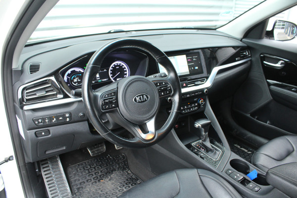 Kia Niro 1.6 GDi Hybrid 141pk DynamicPlusLine DCT6 NL-Auto NAP Clima Cruise Navi Camera Carplay 16"LMV Leder Afn. Trekhaak 1300kg Kia Niro 1.6 GDi Hybrid 141pk DynamicPlusLine DCT6 NL-Auto NAP Clima Cruise Navi Camera Carplay 16"LMV Leder Afn. Trekhaak 1300kg