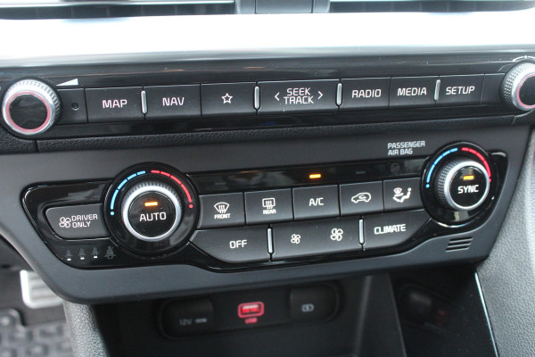 Kia Niro 1.6 GDi Hybrid 141pk DynamicPlusLine DCT6 NL-Auto NAP Clima Cruise Navi Camera Carplay 16"LMV Leder Afn. Trekhaak 1300kg Kia Niro 1.6 GDi Hybrid 141pk DynamicPlusLine DCT6 NL-Auto NAP Clima Cruise Navi Camera Carplay 16"LMV Leder Afn. Trekhaak 1300kg