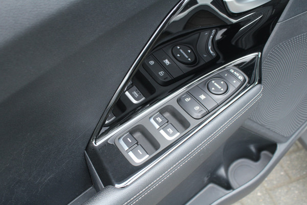 Kia Niro 1.6 GDi Hybrid 141pk DynamicPlusLine DCT6 NL-Auto NAP Clima Cruise Navi Camera Carplay 16"LMV Leder Afn. Trekhaak 1300kg Kia Niro 1.6 GDi Hybrid 141pk DynamicPlusLine DCT6 NL-Auto NAP Clima Cruise Navi Camera Carplay 16"LMV Leder Afn. Trekhaak 1300kg