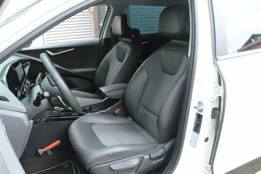 Kia Niro 1.6 GDi Hybrid 141pk DynamicLine DCT6 NL-Auto NAP BTW Clima Cruise Navi Camera Carplay Dig. Cockpit 16"LMV Trekhaak 1300kg Kia Niro 1.6 GDi Hybrid 141pk DynamicLine DCT6 NL-Auto NAP BTW Clima Cruise Navi Camera Carplay Dig. Cockpit 16"LMV Trekhaak 1300kg
