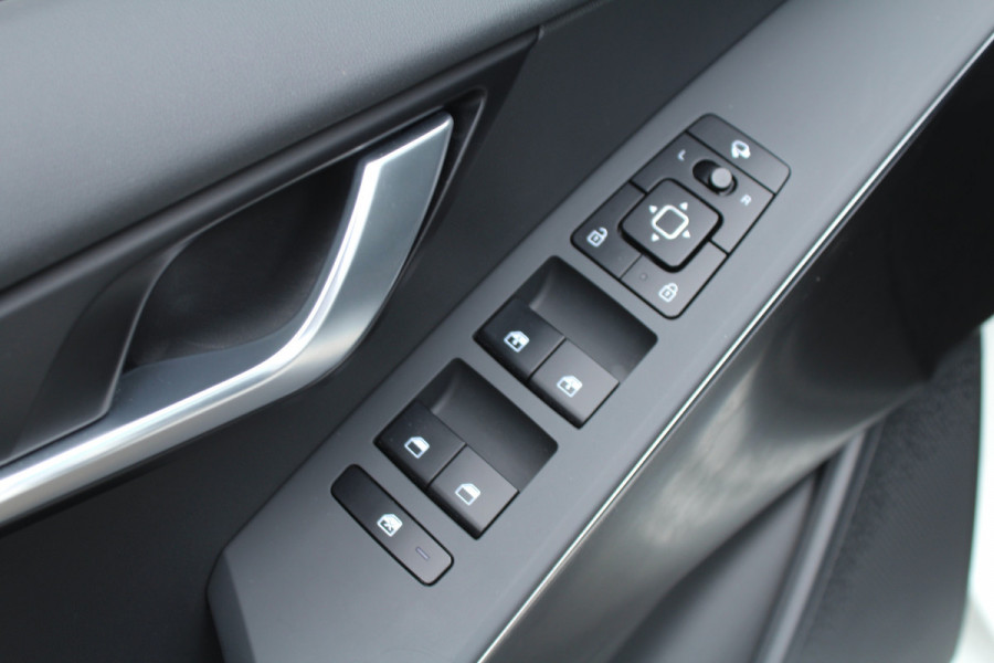 Kia Niro 1.6 GDi Hybrid 141pk DynamicLine DCT6 NL-Auto NAP BTW Clima Cruise Navi Camera Carplay Dig. Cockpit 16"LMV Trekhaak 1300kg Kia Niro 1.6 GDi Hybrid 141pk DynamicLine DCT6 NL-Auto NAP BTW Clima Cruise Navi Camera Carplay Dig. Cockpit 16"LMV Trekhaak 1300kg