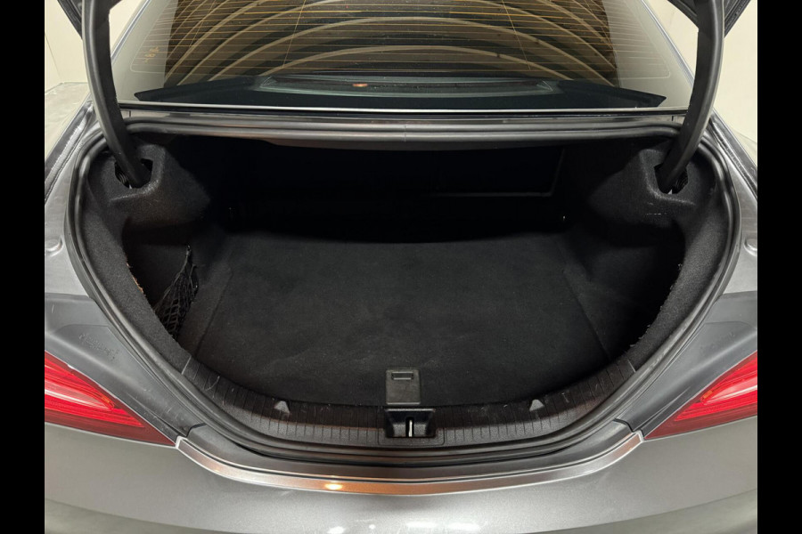 Mercedes-Benz CLA-Klasse 180 AMG Night Pakketr Airco Navi Cruise Trekh.