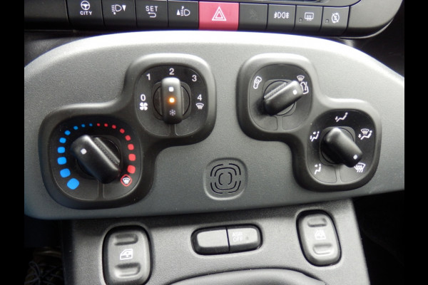 Fiat Panda Hybride | City Cross | Tel. Bluetooth | Airco |