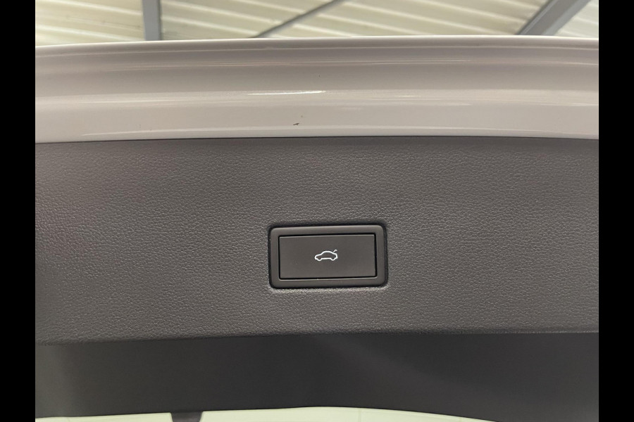 Volkswagen T-Roc 1.5 TSI Sport AUT Aut Winterpack Camera achter Adaptieve Led Auto Cruise Control PDC V+A Elektrische Kofferklep Navi Carplay