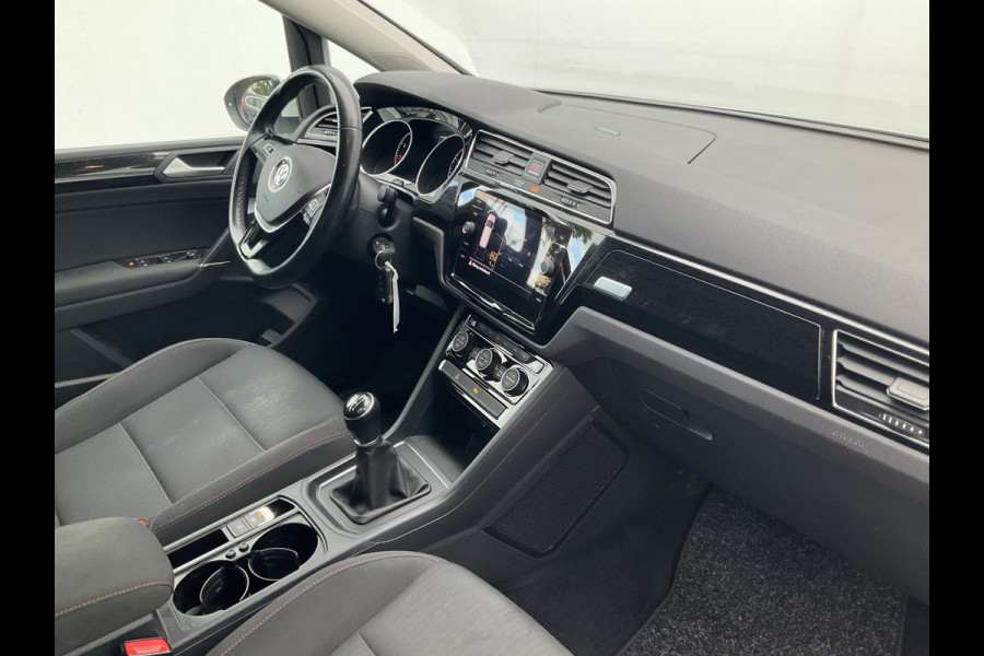 Volkswagen Touran 1.4 TSI 150pk Comfortline Stoel/Stuurverw. Carplay Adap.Cruise Nav/Cam Onderhouden!