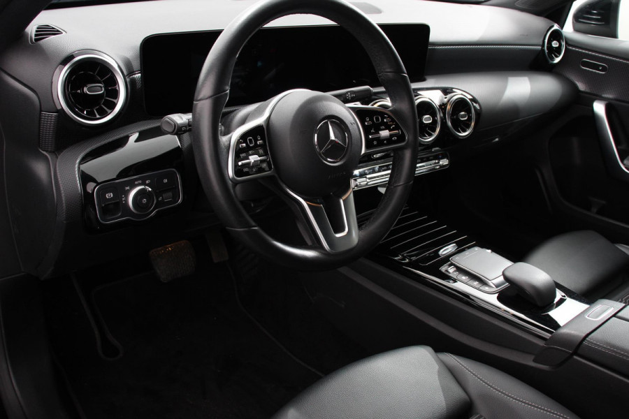 Mercedes-Benz A-Klasse 180 136pk DCT Progressive Navigatie Parkeersensoren Camera Cruise Control Virtual Cockpit Stoelverwarming Ledverlichting