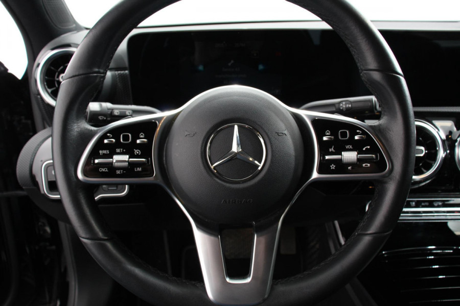 Mercedes-Benz A-Klasse 180 136pk DCT Progressive Navigatie Parkeersensoren Camera Cruise Control Virtual Cockpit Stoelverwarming Ledverlichting