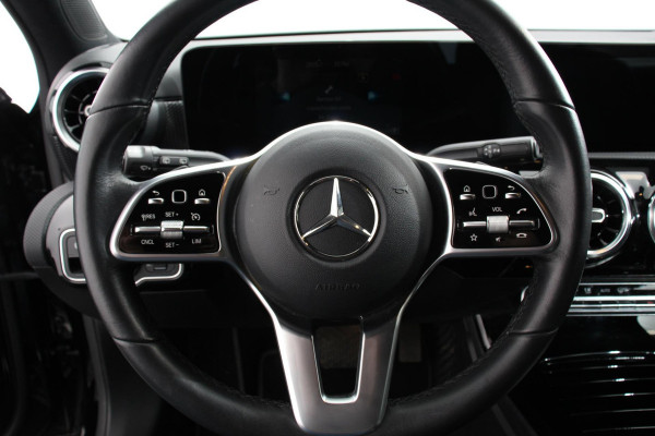 Mercedes-Benz A-Klasse 180 136pk DCT Progressive Navigatie Parkeersensoren Camera Cruise Control Virtual Cockpit Stoelverwarming Ledverlichting