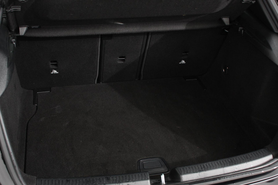 Mercedes-Benz A-Klasse 180 136pk DCT Progressive Navigatie Parkeersensoren Camera Cruise Control Virtual Cockpit Stoelverwarming Ledverlichting