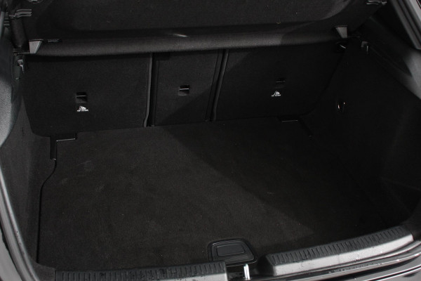 Mercedes-Benz A-Klasse 180 136pk DCT Progressive Navigatie Parkeersensoren Camera Cruise Control Virtual Cockpit Stoelverwarming Ledverlichting
