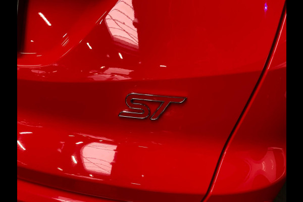 Ford FOCUS Wagon 2.0 ST-2 250 PK NAVI CLIMA RECARO CARPLAY