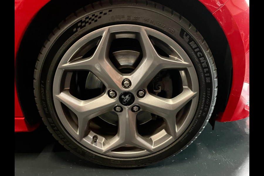 Ford FOCUS Wagon 2.0 ST-2 250 PK NAVI CLIMA RECARO CARPLAY