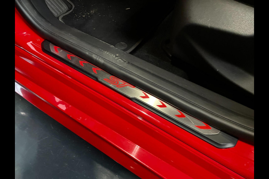 Ford FOCUS Wagon 2.0 ST-2 250 PK NAVI CLIMA RECARO CARPLAY