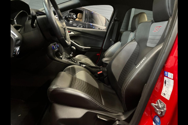 Ford FOCUS Wagon 2.0 ST-2 250 PK NAVI CLIMA RECARO CARPLAY