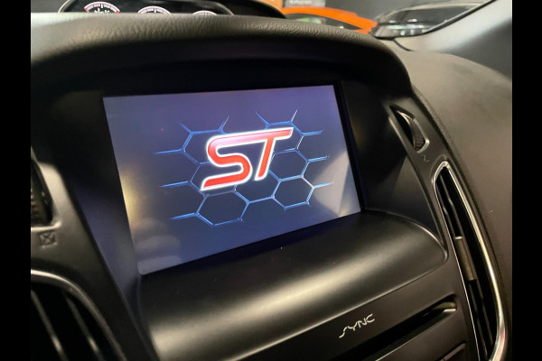 Ford FOCUS Wagon 2.0 ST-2 250 PK NAVI CLIMA RECARO CARPLAY