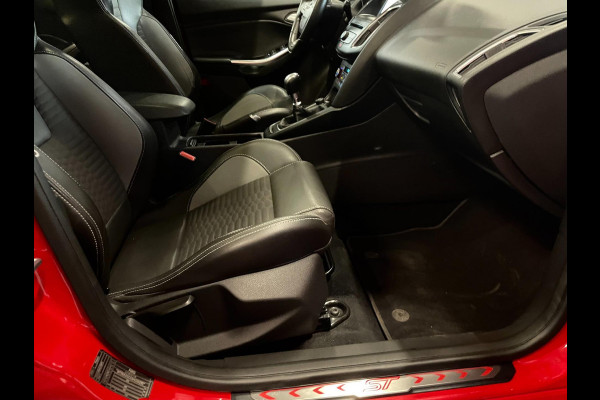 Ford FOCUS Wagon 2.0 ST-2 250 PK NAVI CLIMA RECARO CARPLAY