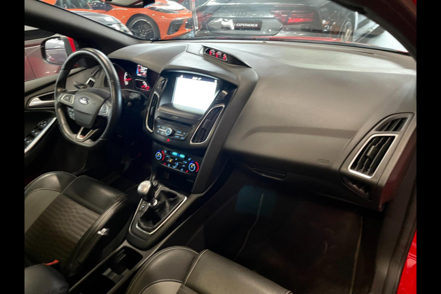 Ford FOCUS Wagon 2.0 ST-2 250 PK NAVI CLIMA RECARO CARPLAY