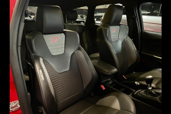 Ford FOCUS Wagon 2.0 ST-2 250 PK NAVI CLIMA RECARO CARPLAY