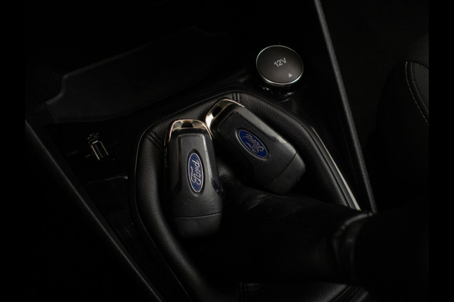 Ford Fiesta 1.1 Sport (APPLE CARPLAY,NAVI,LED,PDC,LANE ASSIST,DAB,BLUETOOTH,SPORTSTOELEN,LM VELGEN,NIEUWE APK,NETTE STAAT)