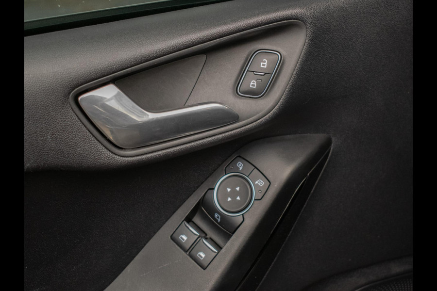 Ford Fiesta 1.1 Sport (APPLE CARPLAY,NAVI,LED,PDC,LANE ASSIST,DAB,BLUETOOTH,SPORTSTOELEN,LM VELGEN,NIEUWE APK,NETTE STAAT)