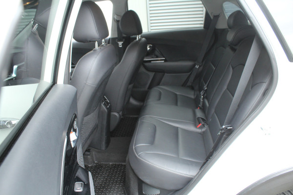 Kia Niro 1.6 GDi Hybrid 141pk DynamicPlusLine DCT6 NL-Auto NAP Clima Cruise Navi Camera Carplay 16"LMV Leder Afn. Trekhaak 1300kg Kia Niro 1.6 GDi Hybrid 141pk DynamicPlusLine DCT6 NL-Auto NAP Clima Cruise Navi Camera Carplay 16"LMV Leder Afn. Trekhaak 1300kg