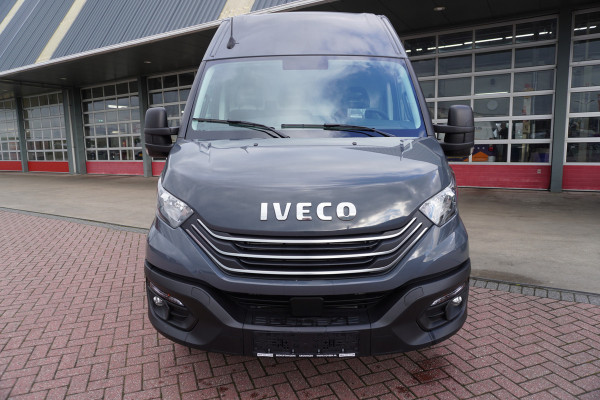 Iveco Daily 35C18HV 3.0 180PK 410L H2 Automaat Betimmering laadruimte nr. v129 | Dubbel lucht | Airco | Navi | Camera | Trekhaak 3500kg