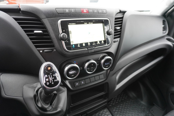 Iveco Daily 35C18HV 3.0 180PK 410L H2 Automaat Betimmering laadruimte nr. v129 | Dubbel lucht | Airco | Navi | Camera | Trekhaak 3500kg