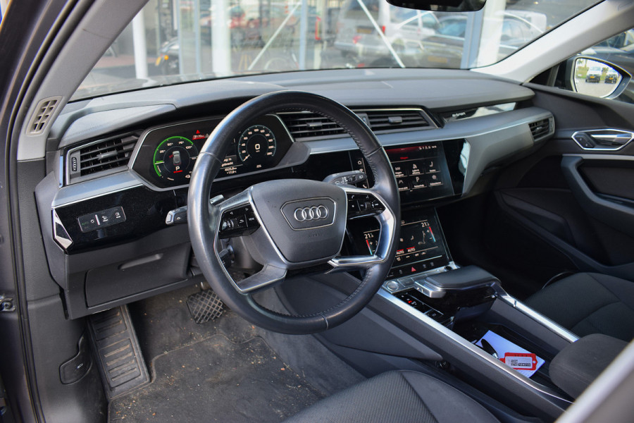 Audi e-tron e-tron 50 quattro Launch edition 71 kWh | Apple CarPlay |  Luchtvering | Memory | 20” LM