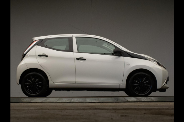Toyota Aygo 1.0 VVT-i x-fun Sport (AIRCO,BLUETOOTH,CRUISE,LED,SPORTSTOELEN,NIEUWE APK,NETTE STAAT)