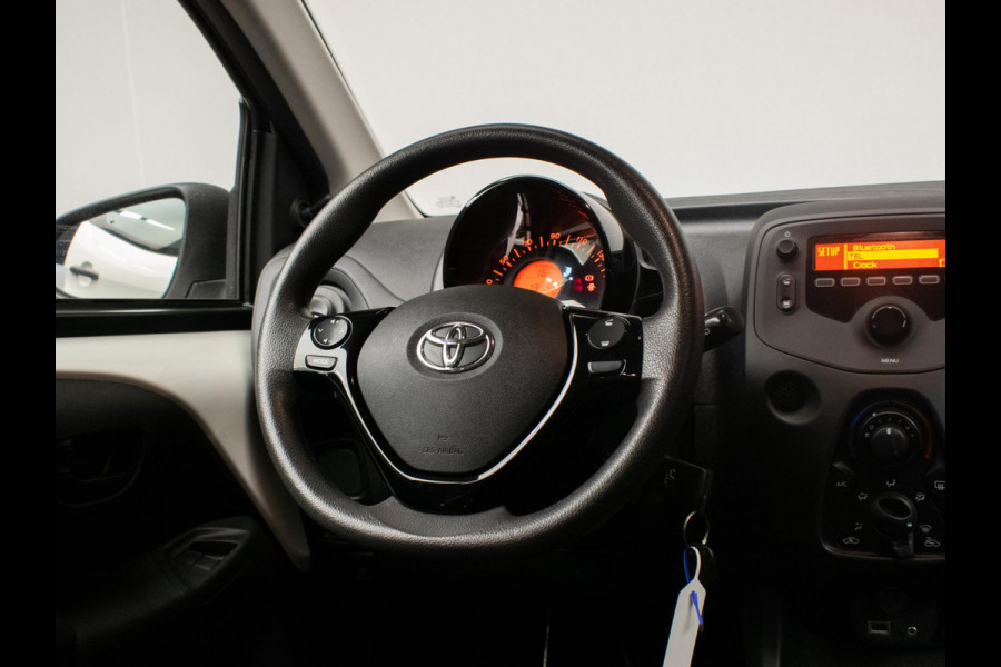 Toyota Aygo 1.0 VVT-i x-fun Sport (AIRCO,BLUETOOTH,CRUISE,LED,SPORTSTOELEN,NIEUWE APK,NETTE STAAT)