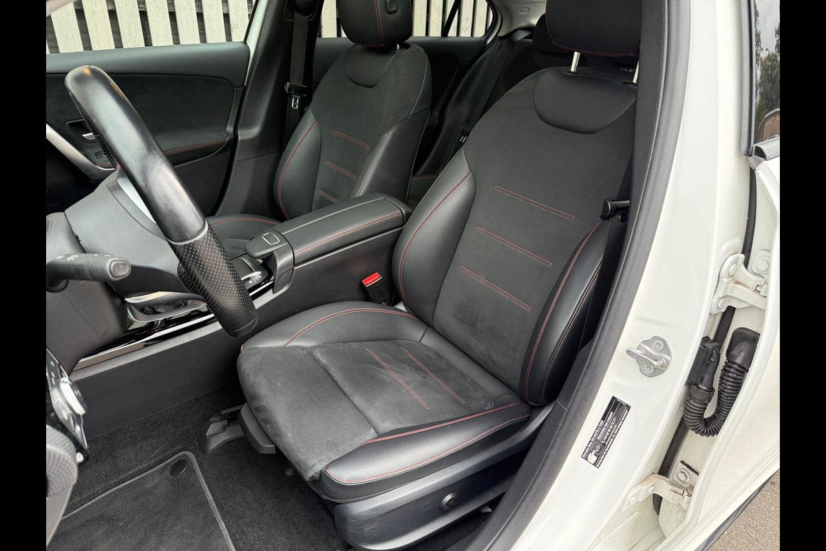 Mercedes-Benz A-Klasse 180 AMG Line - Pano - 360 Camera - Memory Mercedes-Benz A-Klasse 180 AMG Line - Pano - 360 Camera - Memory