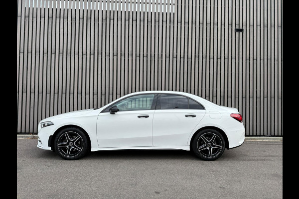 Mercedes-Benz A-Klasse 180 AMG Line - Pano - 360 Camera - Memory