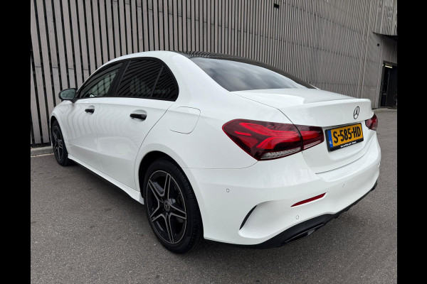 Mercedes-Benz A-Klasse 180 AMG Line - Pano - 360 Camera - Memory