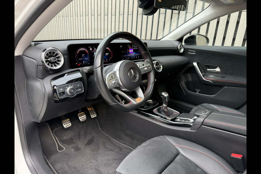 Mercedes-Benz A-Klasse 180 AMG Line - Pano - 360 Camera - Memory