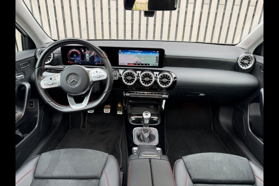 Mercedes-Benz A-Klasse 180 AMG Line - Pano - 360 Camera - Memory