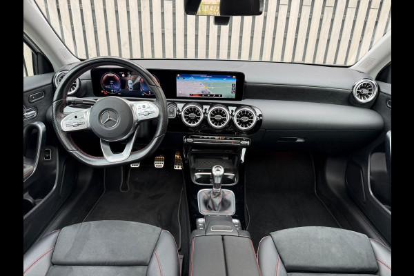 Mercedes-Benz A-Klasse 180 AMG Line - Pano - 360 Camera - Memory
