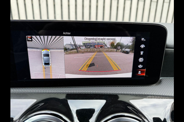 Mercedes-Benz A-Klasse 180 AMG Line - Pano - 360 Camera - Memory